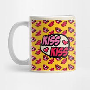 Kiss pattern in yellow background design Mug